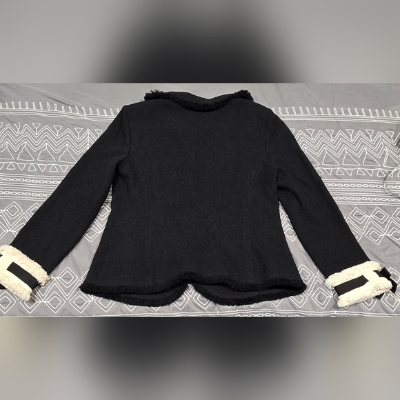 St. John Black And White Tweed Fringe Bow Blazer Size 8 - Picture 8 of 8